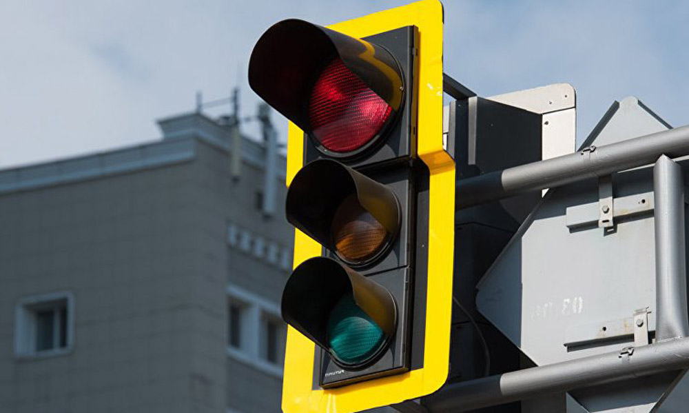 Смоленск, дорога, движение, светофор, красный, нарушение ПДД