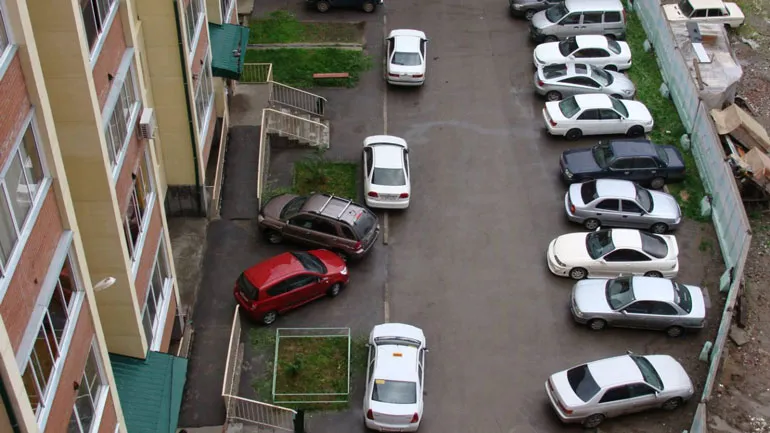 двор, парковка, автомобили, парковка запрещена