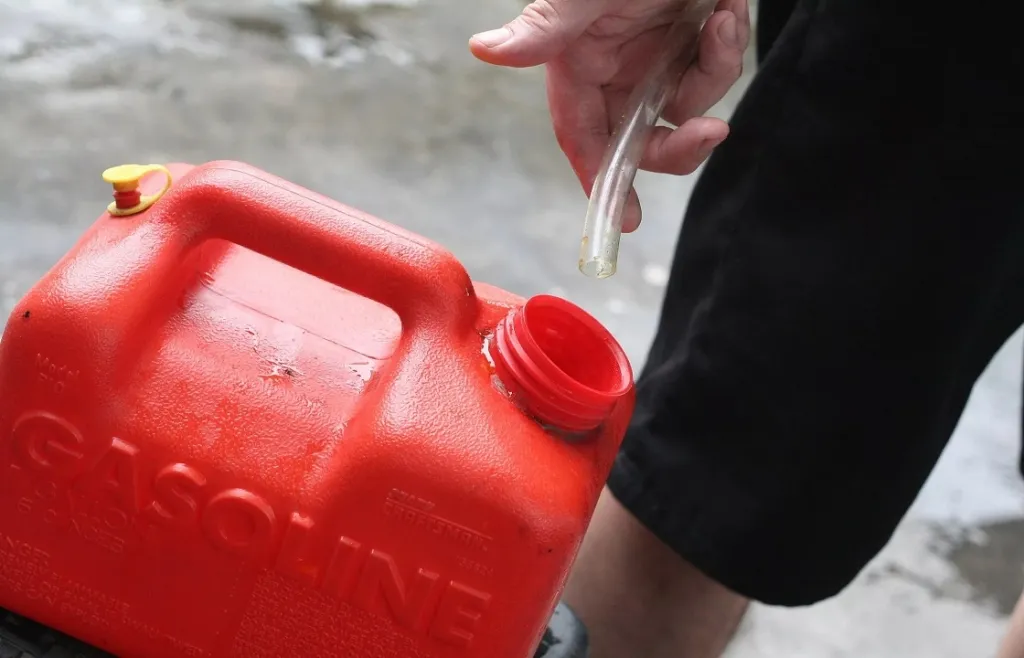 бензин, кража, канистра, кража бензина